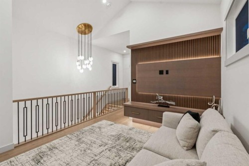 1330 8 Avenue Se, Calgary, AB - Indoor Photo Showing Other Room