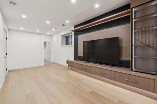 1330 8 Avenue Se, Calgary, AB - Indoor Photo Showing Other Room