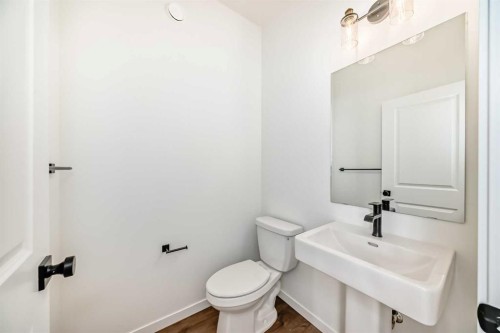 40 Southborough Common, Cochrane, AB - Indoor Photo Showing Bathroom