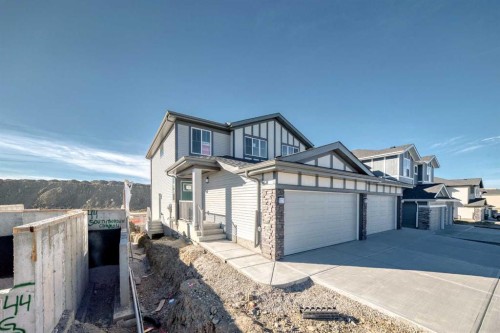 40 Southborough Common, Cochrane, AB - Outdoor