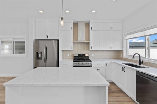 994 Chinook Winds Meadow Sw, Airdrie, AB - Indoor Photo Showing Kitchen With Double Sink With Upgraded Kitchen