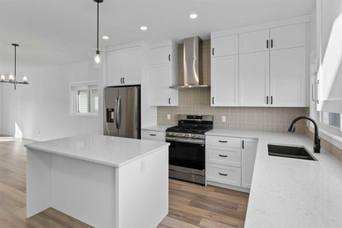 994 Chinook Winds Meadow Sw, Airdrie, AB - Indoor Photo Showing Kitchen With Stainless Steel Kitchen With Upgraded Kitchen
