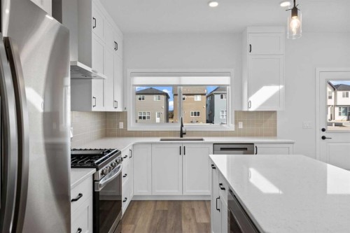 994 Chinook Winds Meadow Sw, Airdrie, AB - Indoor Photo Showing Kitchen With Upgraded Kitchen