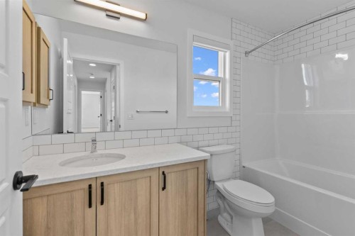 994 Chinook Winds Meadow Sw, Airdrie, AB - Indoor Photo Showing Bathroom