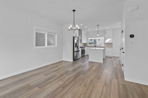 994 Chinook Winds Meadow Sw, Airdrie, AB - Indoor Photo Showing Kitchen