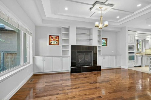 513 31 Street Nw, Calgary, AB - Indoor With Fireplace