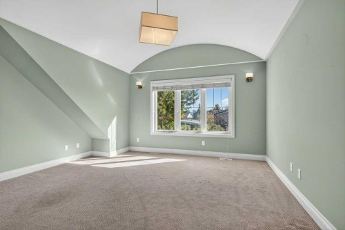 513 31 Street Nw, Calgary, AB - Indoor Photo Showing Other Room