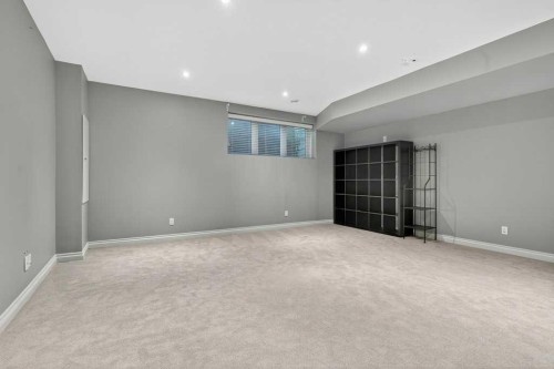 513 31 Street Nw, Calgary, AB - Indoor Photo Showing Other Room