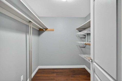 513 31 Street Nw, Calgary, AB - Indoor With Storage