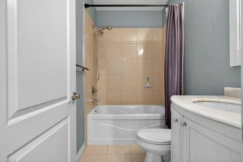 513 31 Street Nw, Calgary, AB - Indoor Photo Showing Bathroom