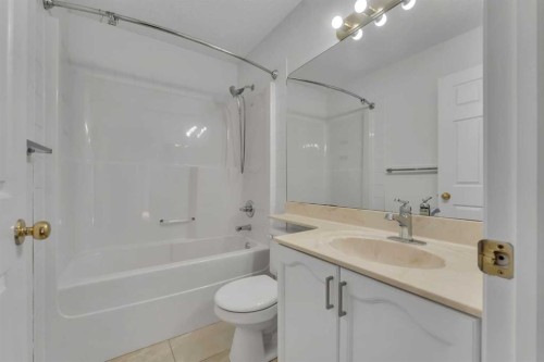 338 Panamount Drive Nw, Calgary, AB - Indoor Photo Showing Bathroom