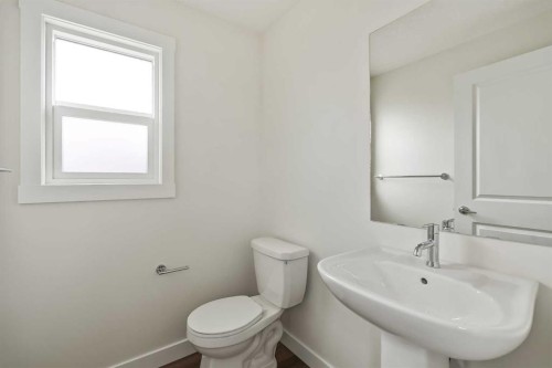 10 Herron Common Ne, Calgary, AB - Indoor Photo Showing Bathroom