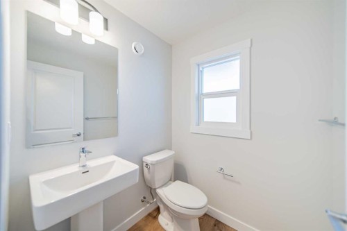 22 Herron Common Ne, Calgary, AB - Indoor Photo Showing Bathroom