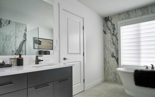 192 Creekstone Circle Sw, Calgary, AB - Indoor Photo Showing Bathroom