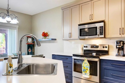 267 Silverado Plains Close Sw, Calgary, AB - Indoor Photo Showing Kitchen With Double Sink