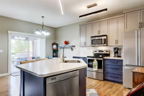 267 Silverado Plains Close Sw, Calgary, AB - Indoor Photo Showing Kitchen