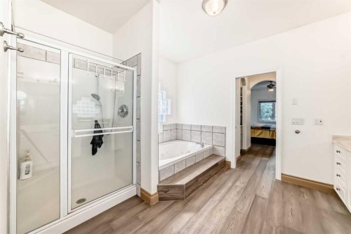 29 Simcoe Gate Sw, Calgary, AB - Indoor Photo Showing Bathroom