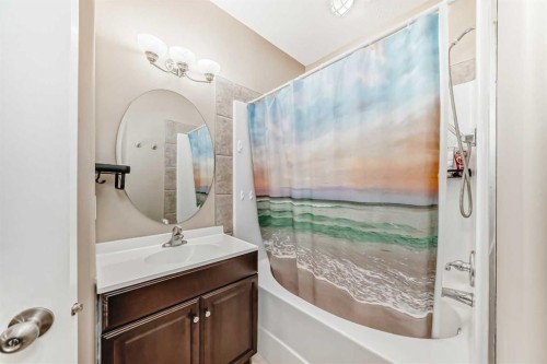 29 Simcoe Gate Sw, Calgary, AB - Indoor Photo Showing Bathroom