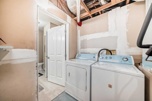 29 Simcoe Gate Sw, Calgary, AB - Indoor Photo Showing Laundry Room
