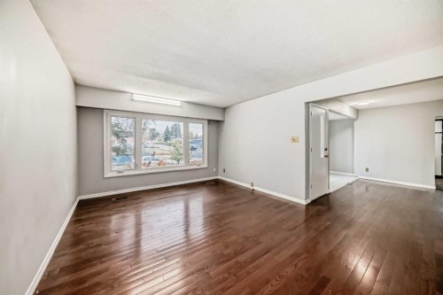 1403 19 Street Ne, Calgary, AB - Indoor Photo Showing Other Room