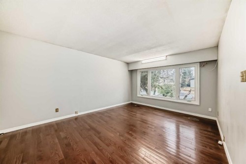 1403 19 Street Ne, Calgary, AB - Indoor Photo Showing Other Room