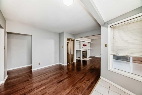 1403 19 Street Ne, Calgary, AB - Indoor Photo Showing Other Room