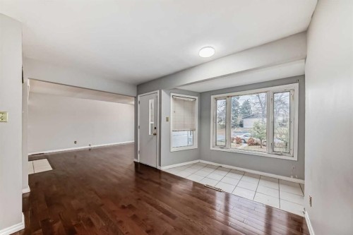 1403 19 Street Ne, Calgary, AB - Indoor Photo Showing Other Room