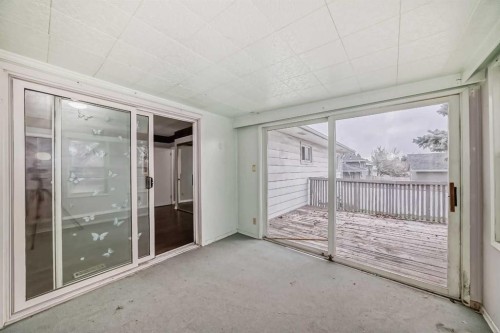 1403 19 Street Ne, Calgary, AB - Indoor Photo Showing Other Room