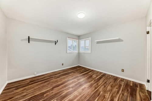 1403 19 Street Ne, Calgary, AB - Indoor Photo Showing Other Room