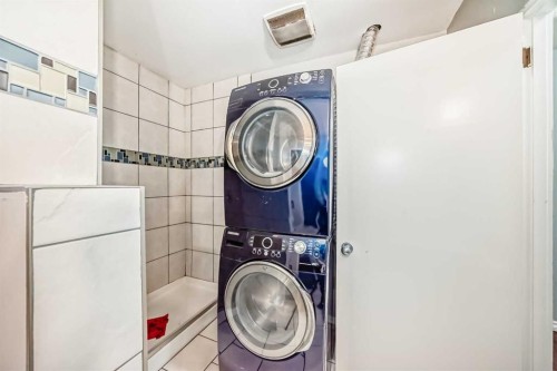 1403 19 Street Ne, Calgary, AB - Indoor Photo Showing Laundry Room