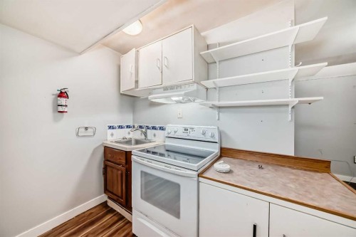 1403 19 Street Ne, Calgary, AB - Indoor Photo Showing Kitchen