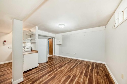 1403 19 Street Ne, Calgary, AB - Indoor Photo Showing Other Room