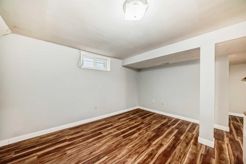 1403 19 Street Ne, Calgary, AB - Indoor Photo Showing Other Room