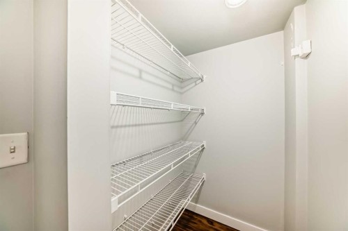 1403 19 Street Ne, Calgary, AB - Indoor With Storage