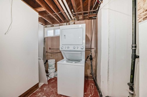 1403 19 Street Ne, Calgary, AB - Indoor Photo Showing Laundry Room