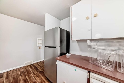 1403 19 Street Ne, Calgary, AB - Indoor