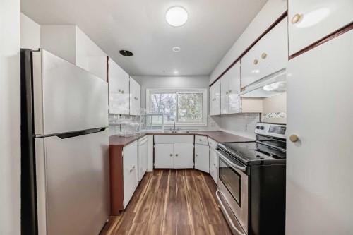 1403 19 Street Ne, Calgary, AB - Indoor Photo Showing Kitchen With Double Sink