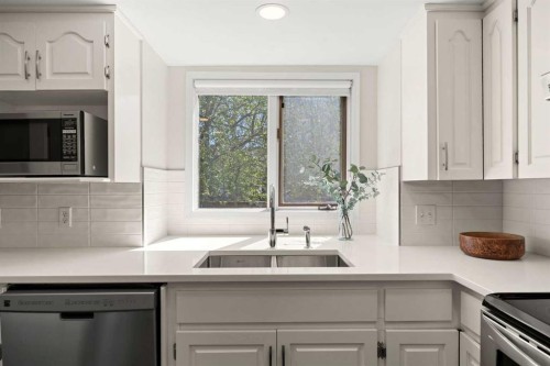 34 Sunhaven Link Se, Calgary, AB - Indoor Photo Showing Kitchen With Double Sink
