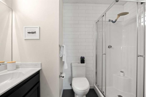 34 Sunhaven Link Se, Calgary, AB - Indoor Photo Showing Bathroom