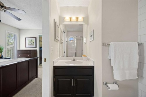 34 Sunhaven Link Se, Calgary, AB - Indoor Photo Showing Bathroom