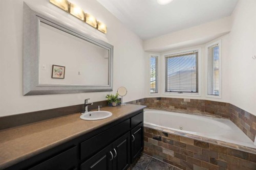 34 Sunhaven Link Se, Calgary, AB - Indoor Photo Showing Bathroom