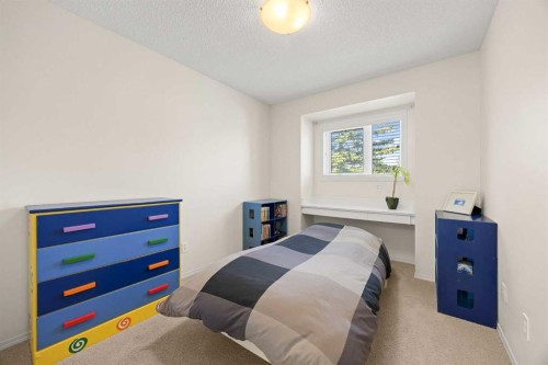 34 Sunhaven Link Se, Calgary, AB - Indoor Photo Showing Bedroom