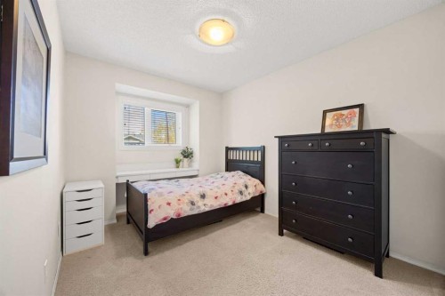 34 Sunhaven Link Se, Calgary, AB - Indoor Photo Showing Bedroom