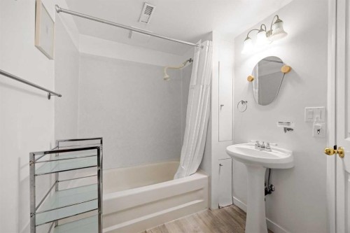 34 Sunhaven Link Se, Calgary, AB - Indoor Photo Showing Bathroom