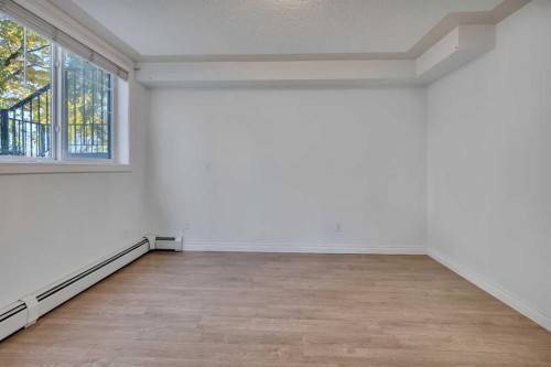 106-2411 Erlton Road Sw, Calgary, AB - Indoor Photo Showing Other Room