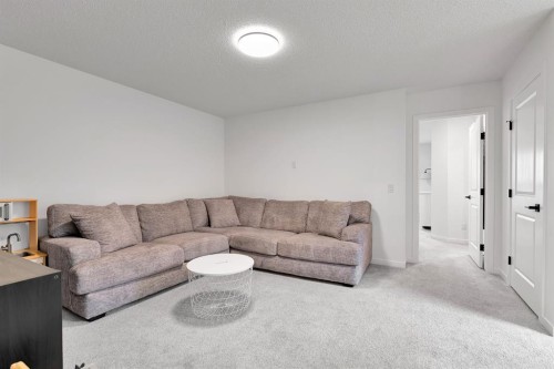 179 Willow Place, Cochrane, AB - Indoor Photo Showing Living Room