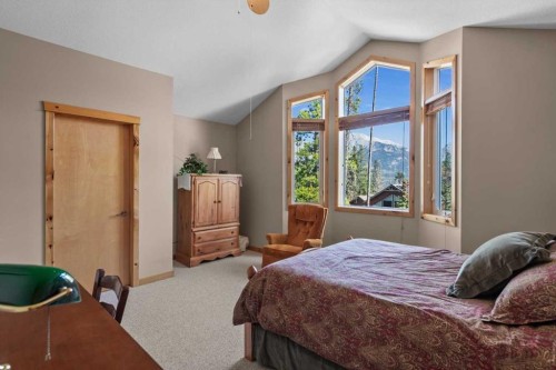 1073 Wilson Way, Canmore, AB - Indoor Photo Showing Bedroom