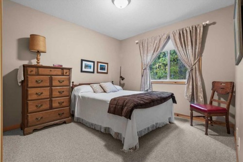1073 Wilson Way, Canmore, AB - Indoor Photo Showing Bedroom