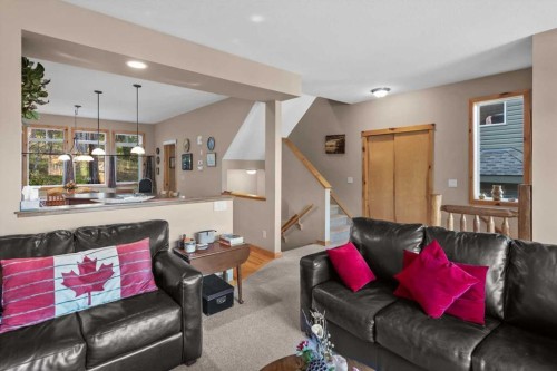 1073 Wilson Way, Canmore, AB - Indoor Photo Showing Living Room