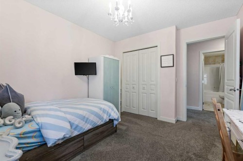 160 Chaparral Valley View Se, Calgary, AB - Indoor Photo Showing Bedroom